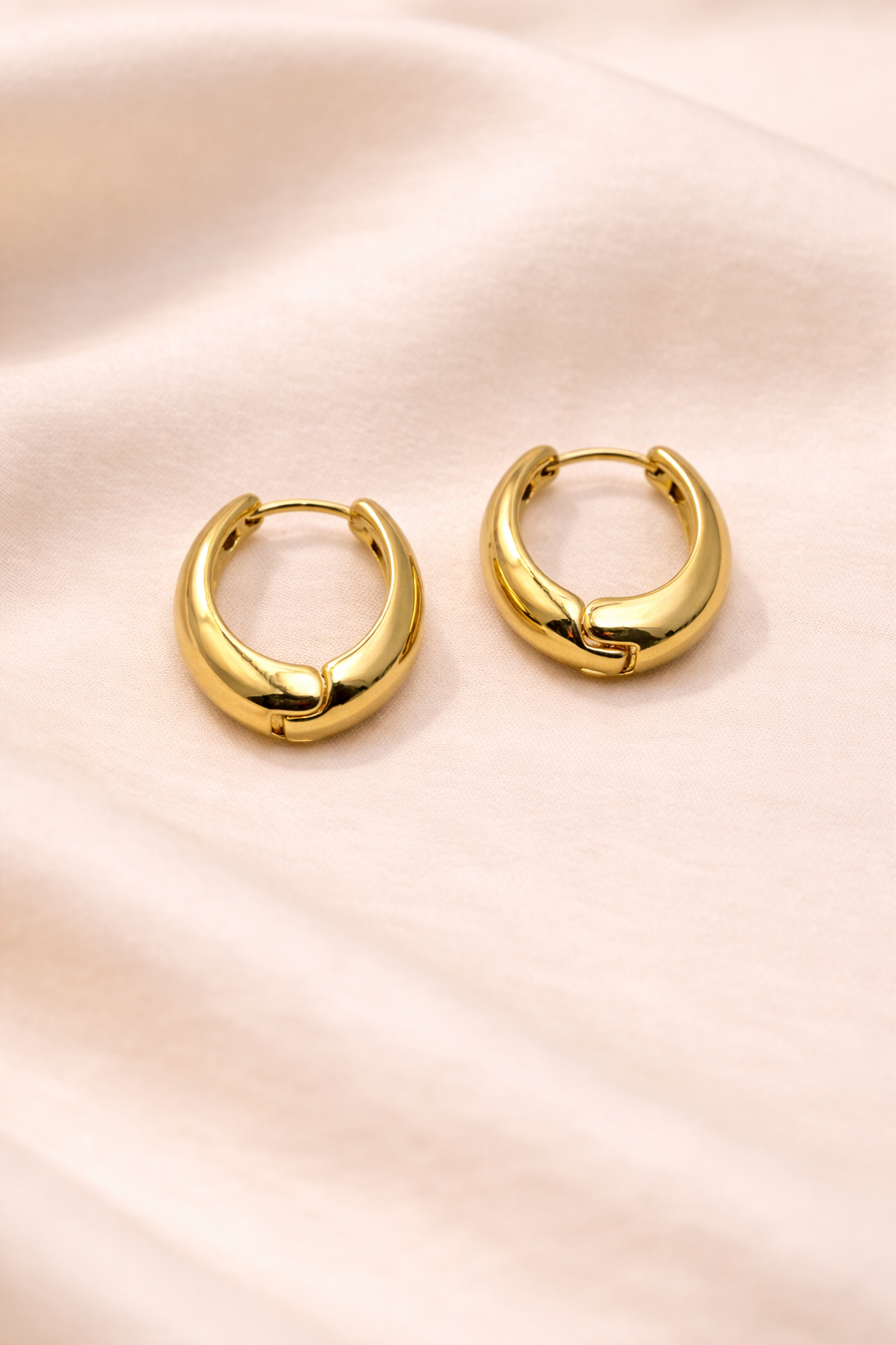 Luxe Curve Mini Hoops