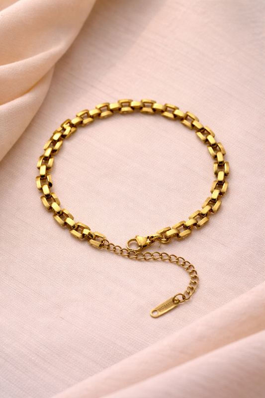 Classic Gold Box Link Bracelet